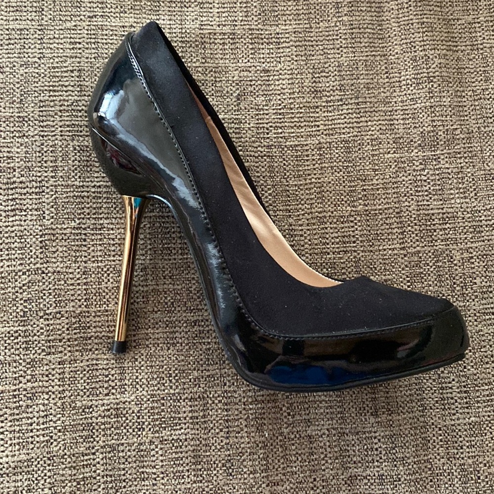 Size 6 black heels